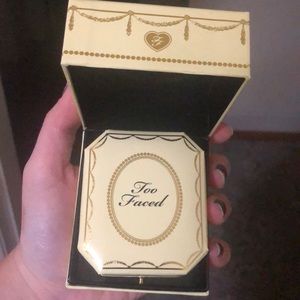 Stunning Too faced Diamond Highlight